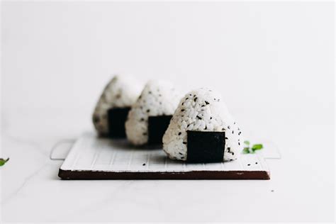 origini rezept|Grundrezept für Onigiri (御握り) – Japanische Reisbällchen.